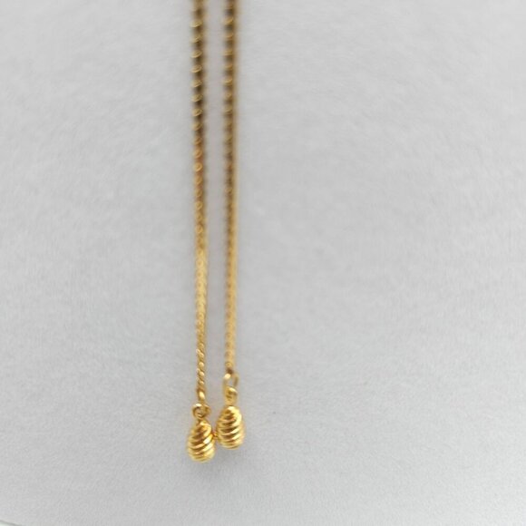 Vintage 1985 Avon Gold Tone White Lucite Shell Pendant Sea Swirls Lariat - Picture 3 of 5